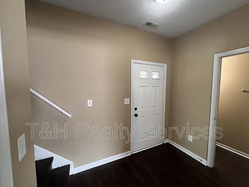 3 bed, 2.5 bath, 1440 sqft, $1,825 — Photo 4