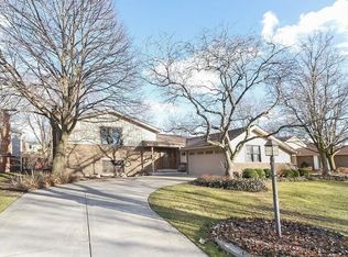 2811 N Dryden Pl, Arlington Heights, IL 60004
