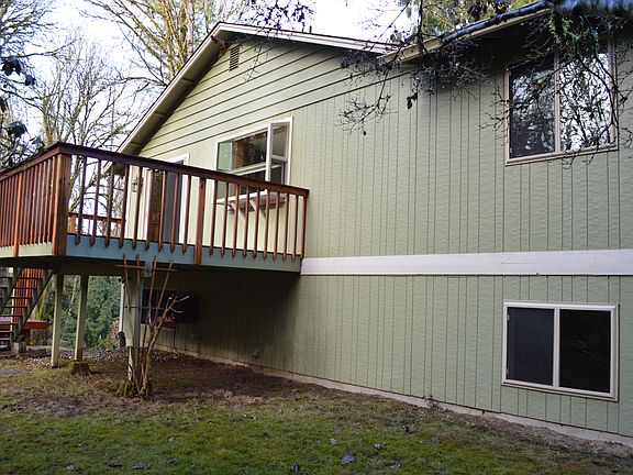 3rd image of 701 NE Woods Ct