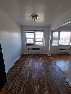 5th image of 2581 43rd St #3