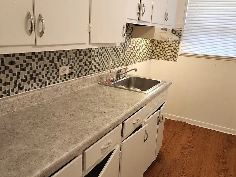 642 Pickus Ct — Photo 10