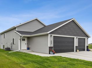 2992 74th Ave S, Fargo, ND 58104