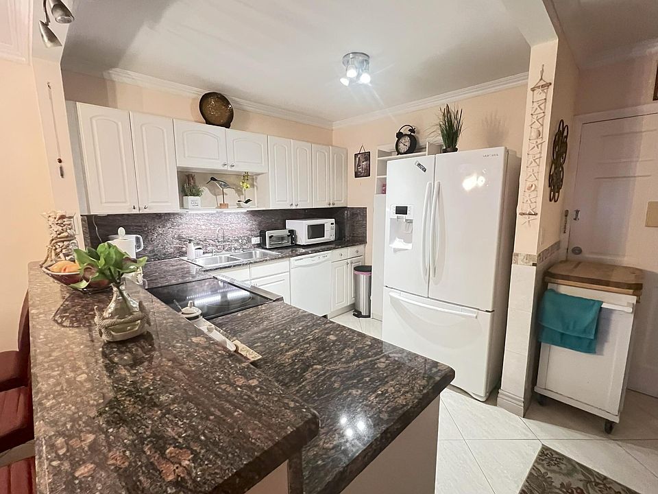 1st image of 2615 Garden Drive N #111