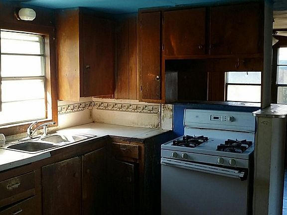 5th image of 402 Clovis St