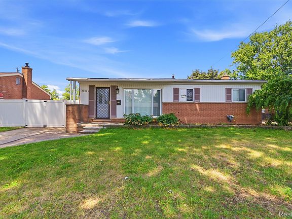 2nd image of 4663 Buchanan Ave
