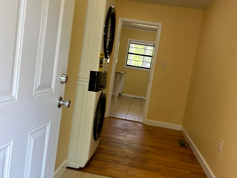 1126 McKinley Ave — Photo 3