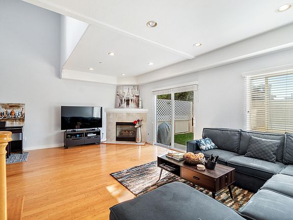 4th image of 413 N Irena Ave #C