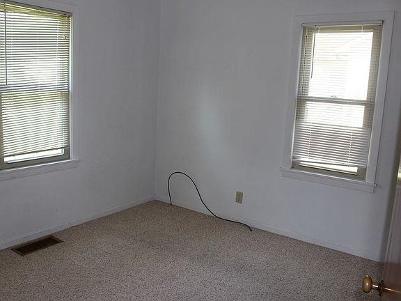 4th image of 1558 Terrace Dr
