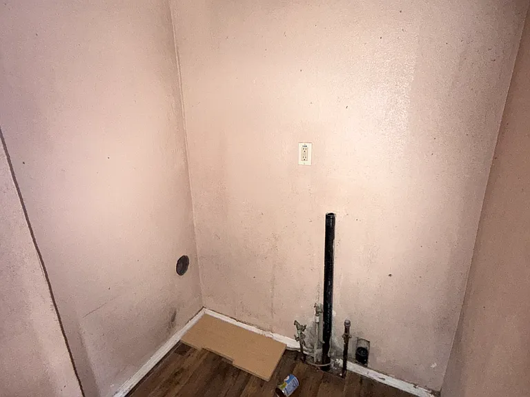 329 Park Ln — Photo 3