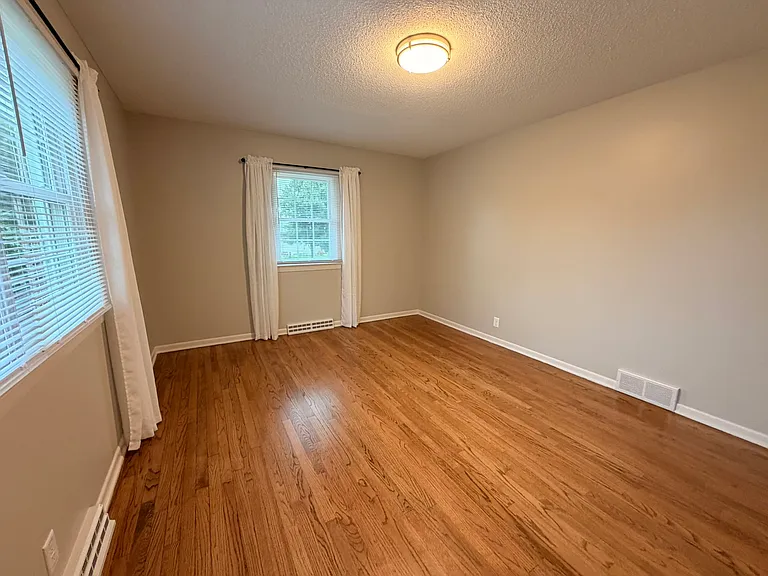 1216 Robin Dr — Photo 14