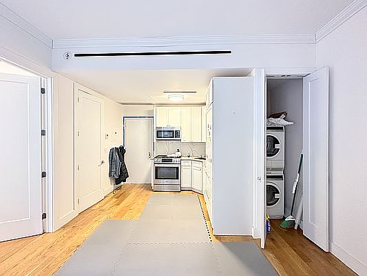 4th image of 252 W 76th St APT 3E