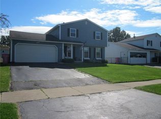 126 Pebbleview Dr, Rochester, NY 14612