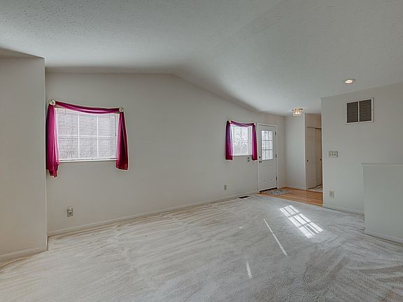 4th image of 942 Oakmont Ct