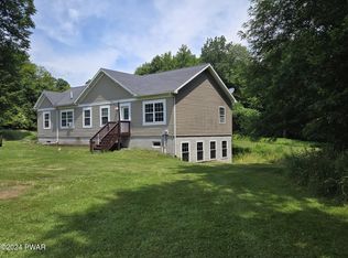 224 Old Racht Rd, Waymart, PA 18472