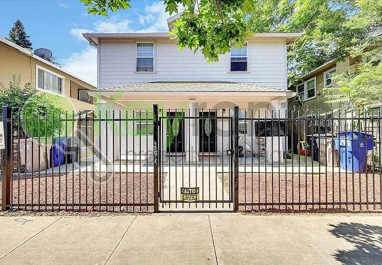 3220 2nd Ave — Photo 1