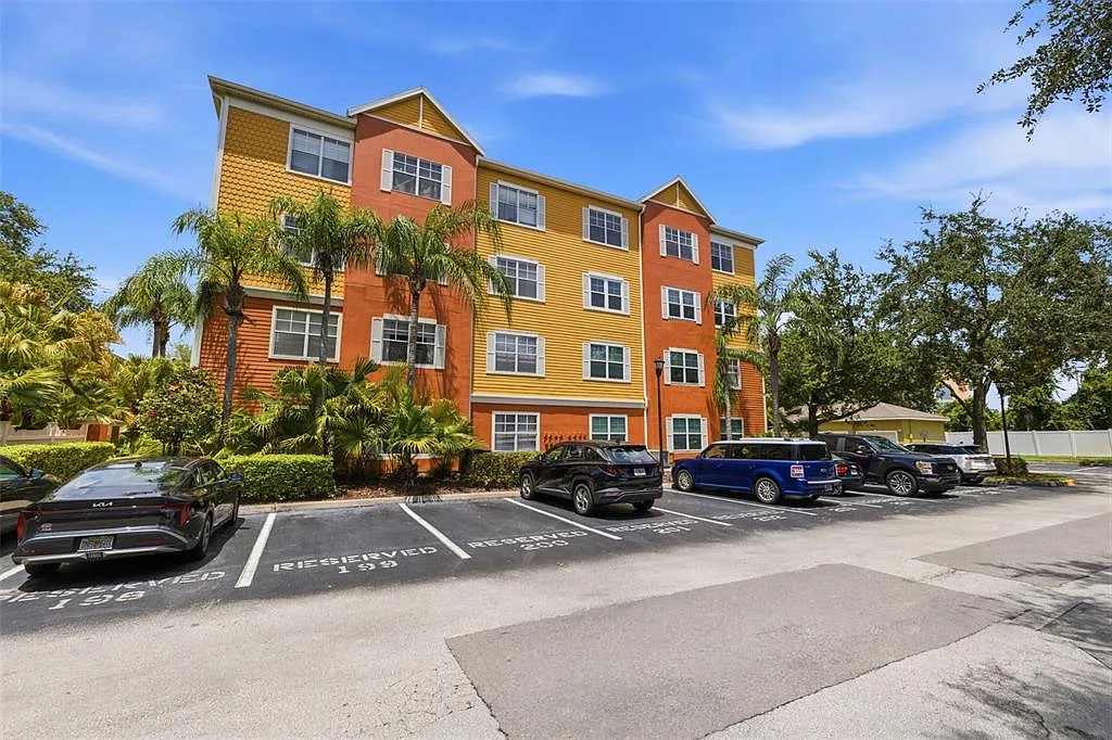 1 bed, 1.0 bath, 867 sqft, $1,595 — Photo 3