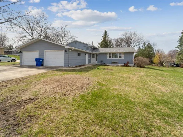 1224 Elm St, Oelwein, IA 50662