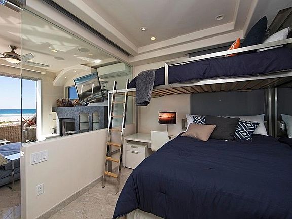 4th image of 3275 Ocean Front Walk APT 1