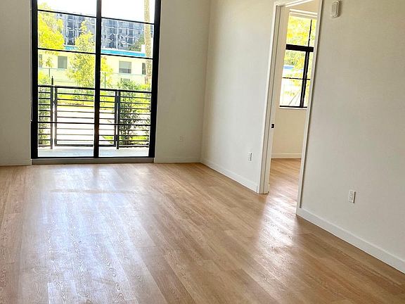 4th image of 11210 Biscayne Blvd #433