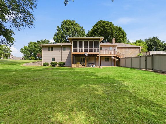 3rd image of 2806 Musquota Dr