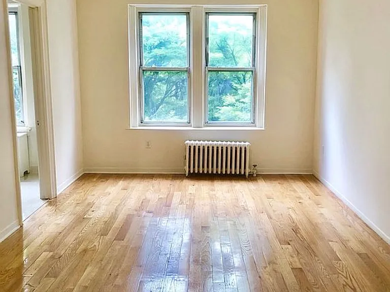 36-20 Parsons Blvd #4E — Photo 1