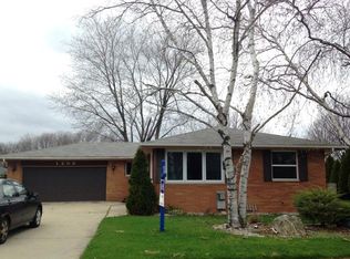 1205 Cedar St, Little Chute, WI 54140