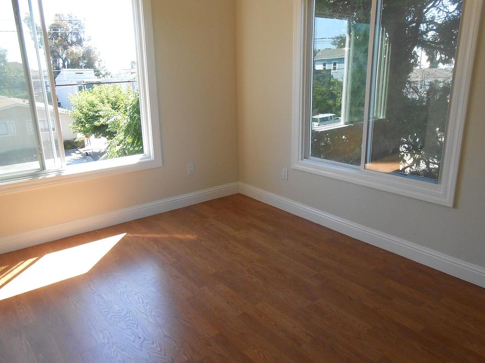 2nd image of 724 34th St APT 4