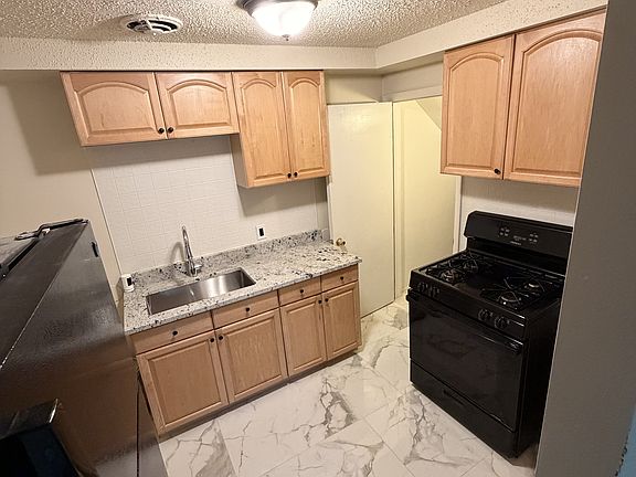 2nd image of 9501 Greenview Ave