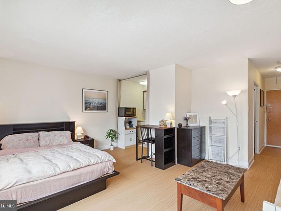 3rd image of 2101 Chestnut #909