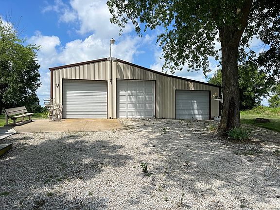 3rd image of 27537 Horseshoe Ave