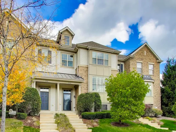 1920 Dauntless Dr, Glenview, IL 60026