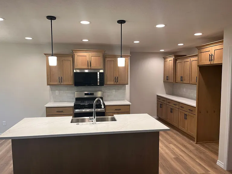 652 W Brook Hollow Dr — Photo 4