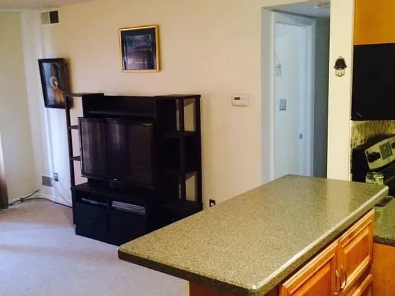 930 Margarite Dr #D — Photo 6