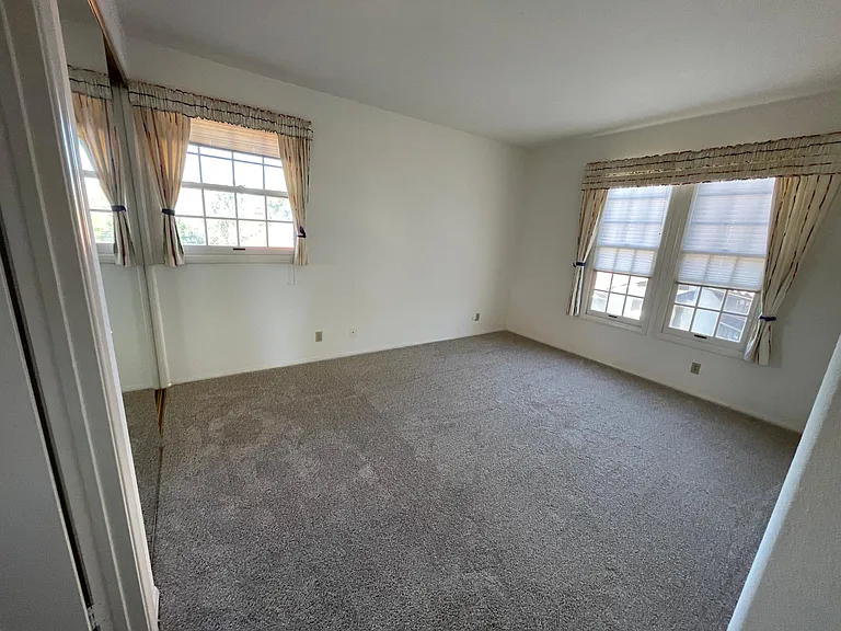 12023 Versailles Ct — Photo 13
