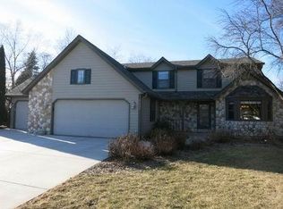 7521 S Mission Hills Ct, Franklin, WI 53132