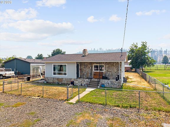 2nd image of 402 3rd St