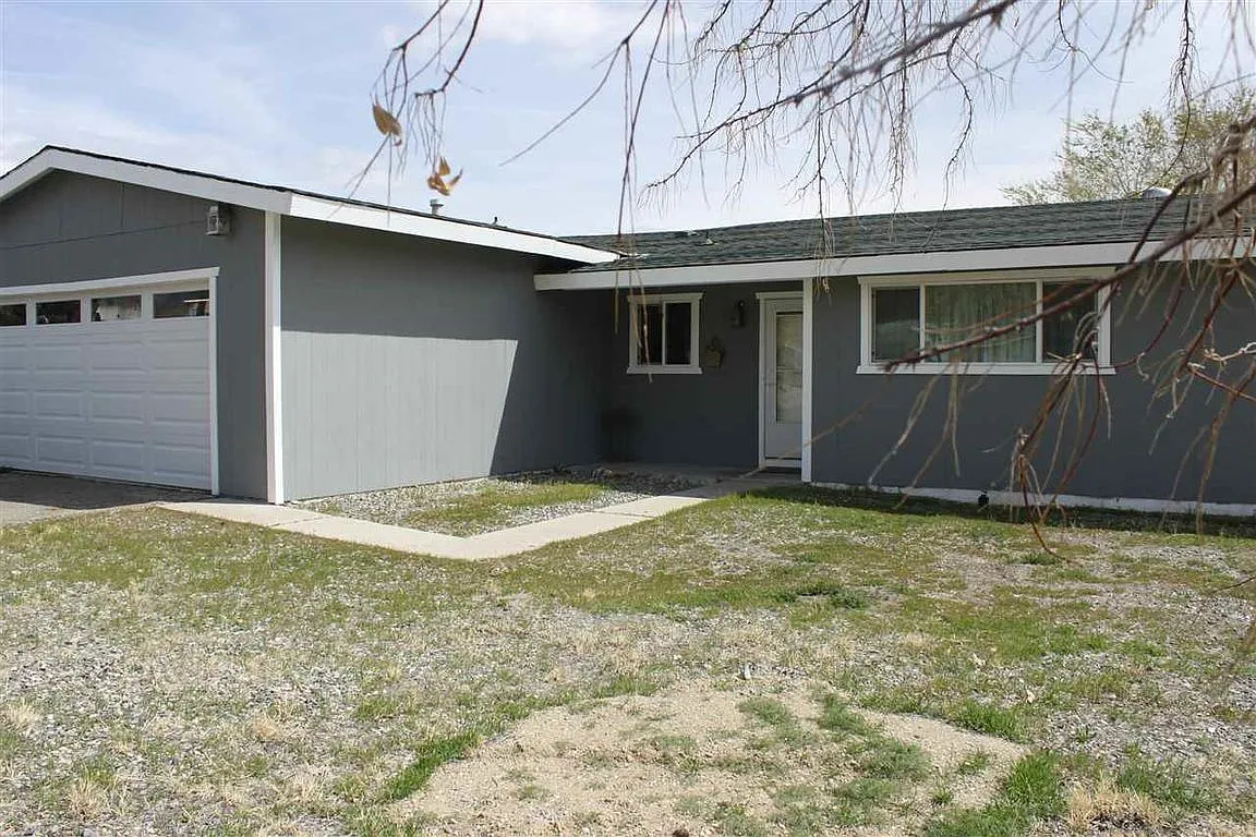 4 Bluestone Ave photo 1