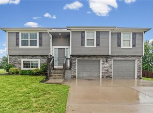 19304 Switchgrass Ct, Smithville, MO 64089