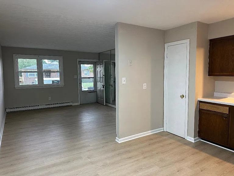 3326 Sandy St — Photo 6