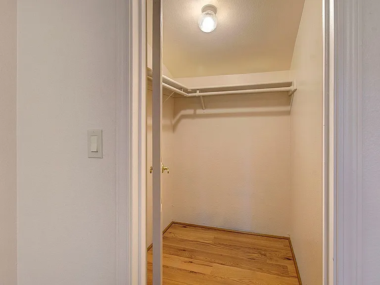 12709 NE 5th St — Photo 16