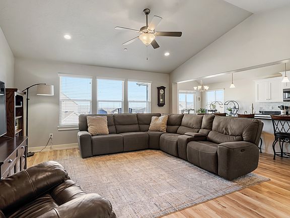 4th image of 366 W Sky Hawk Way