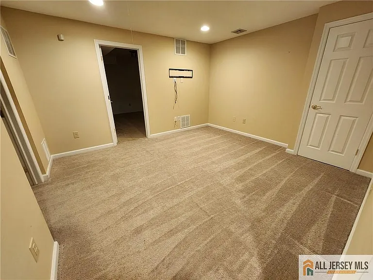 254 Sayre Dr — Photo 27