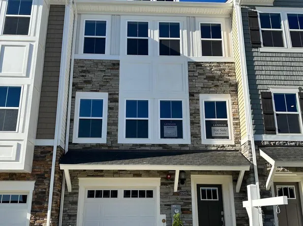 10929 Drummond Pl, White Plains, MD 20695