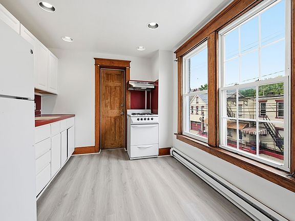 5th image of 348 N 6th St #2F