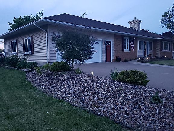 3rd image of 202 E Platteville Ave