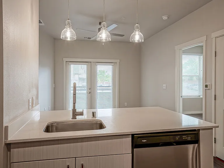 Capitol Flats — Photo 18