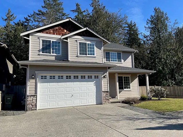 4 bed, 2.5 bath, 2303 sqft, $3,250 — Photo 2