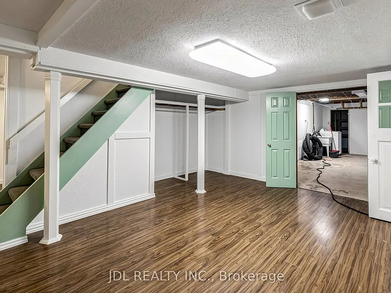 100 Roxborough Rd — Photo 21