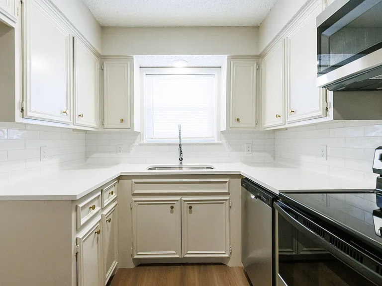 8214 Vernon Ave #B — Photo 7