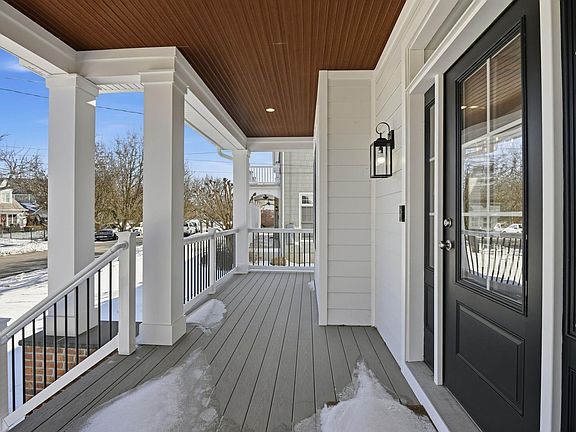 4th image of 524 W Surf Rd